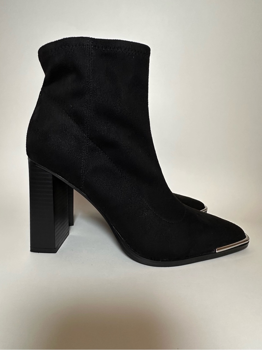 BCBGeneration Black Suede Pointed Toe Block Heel Ankle Boots size 9 Women’s